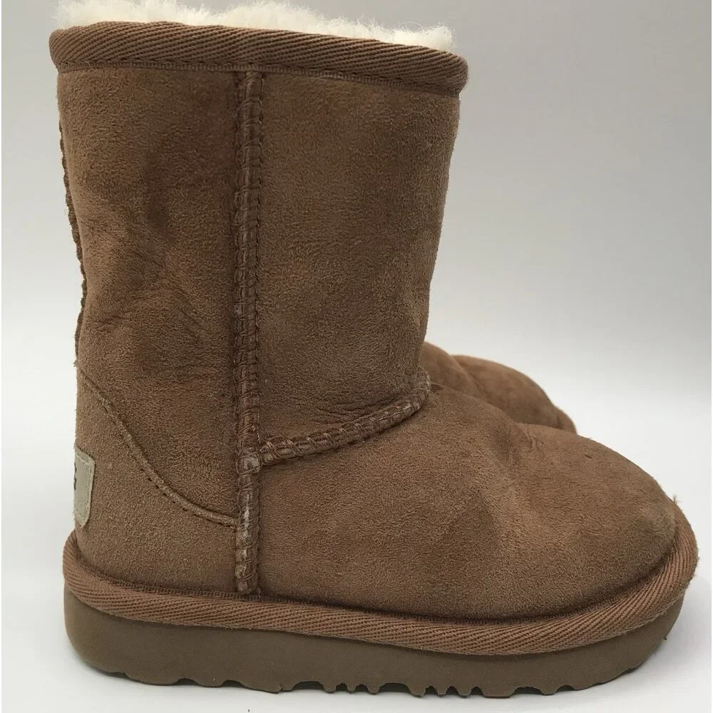 UGG Classic Short Boots Toddler‎ Size 7 Sheepskin Chestnut Suede Fur Lined